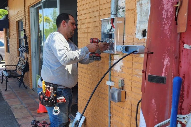 Best Electrician Near Me Boynton Beach an Electrician Working on the Outside of a Building