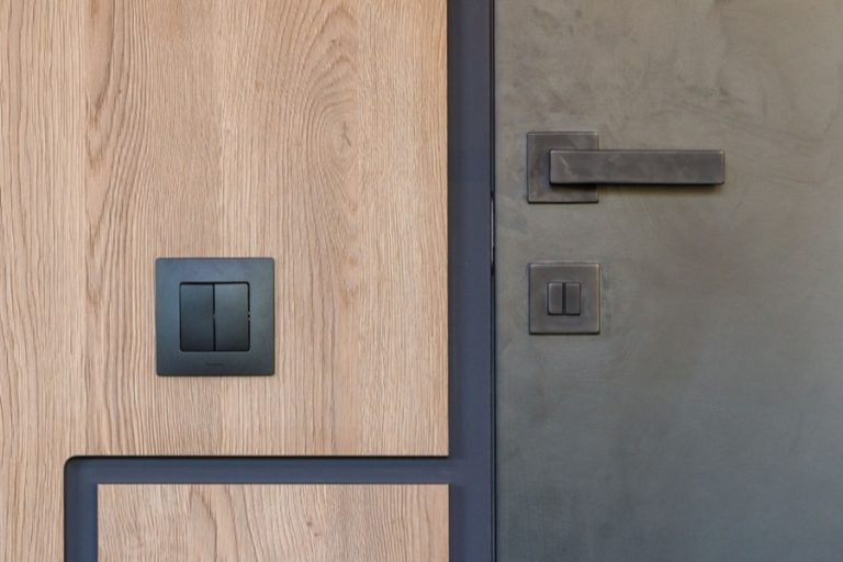 Best Electrician to Install a New Light Switch in Palm Beach Gardens a Switch Next to a Door